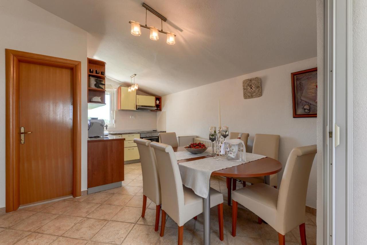 Haus Lilli Mit Pool Daire Ražanac Dış mekan fotoğraf