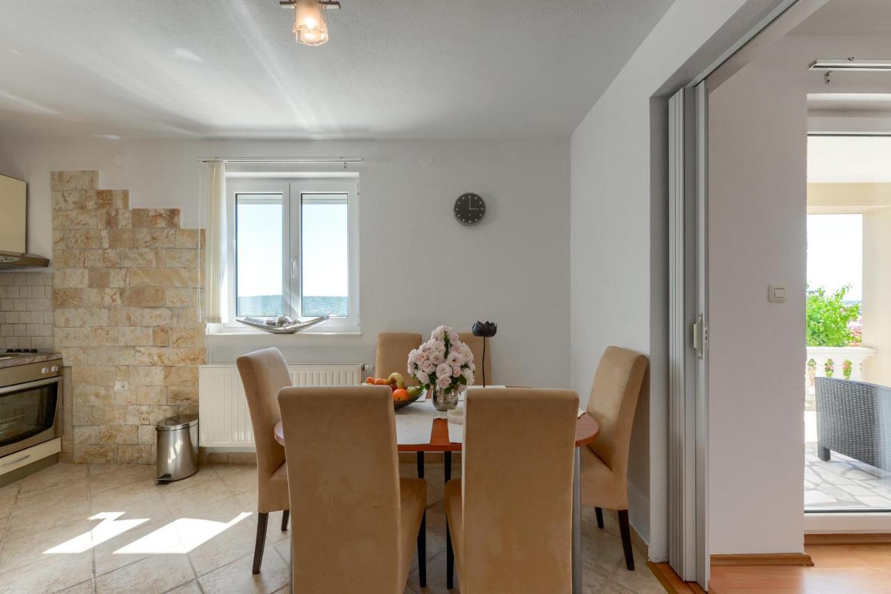 Haus Lilli Mit Pool Daire Ražanac Dış mekan fotoğraf
