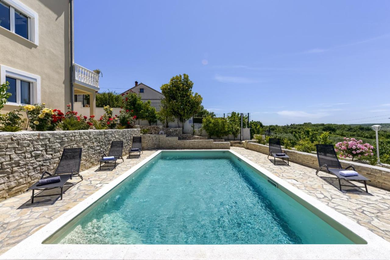 Haus Lilli Mit Pool Daire Ražanac Dış mekan fotoğraf