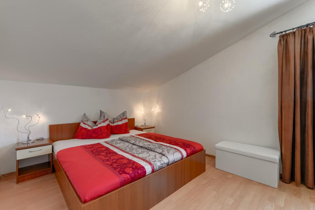 Haus Lilli Mit Pool Daire Ražanac Dış mekan fotoğraf