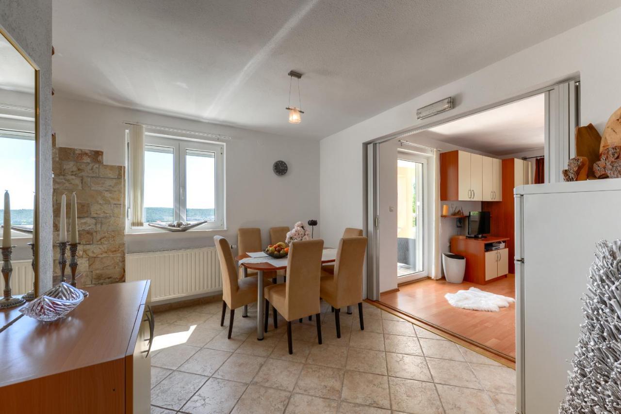 Haus Lilli Mit Pool Daire Ražanac Dış mekan fotoğraf