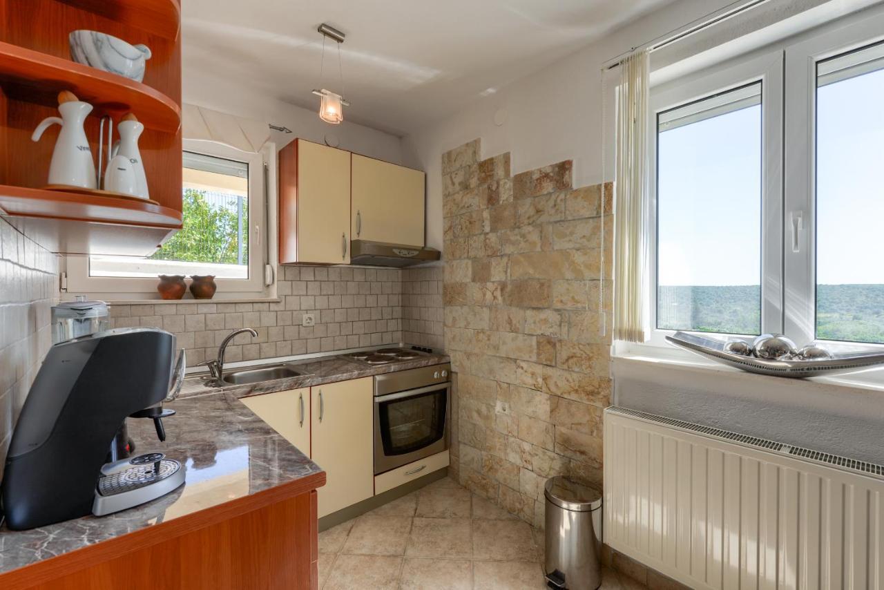 Haus Lilli Mit Pool Daire Ražanac Dış mekan fotoğraf