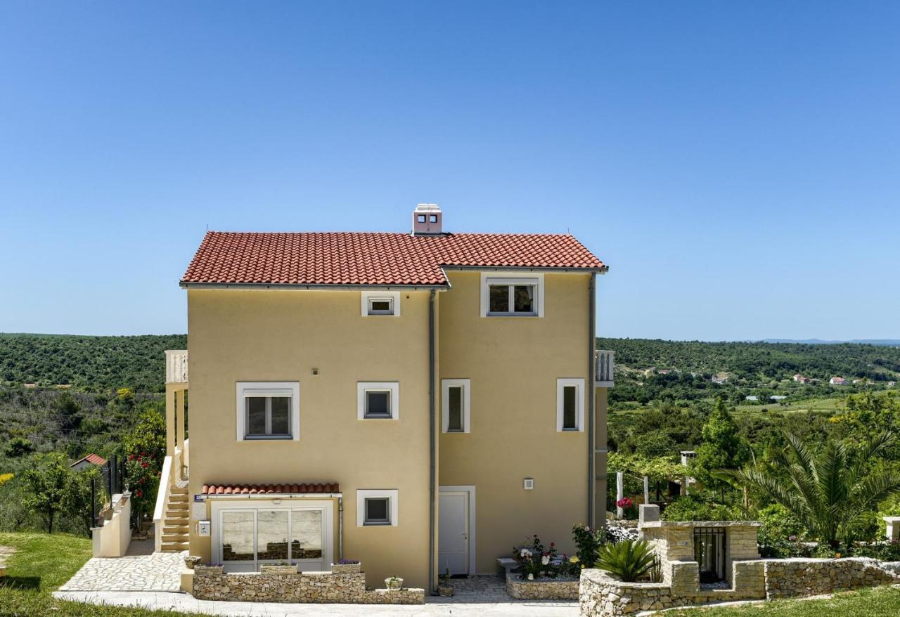 Haus Lilli Mit Pool Daire Ražanac Dış mekan fotoğraf