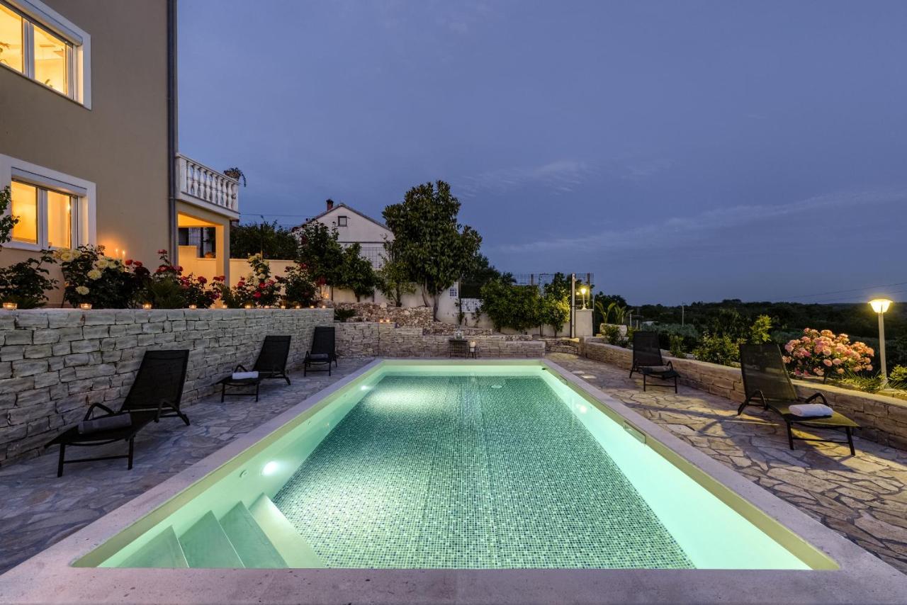 Haus Lilli Mit Pool Daire Ražanac Dış mekan fotoğraf