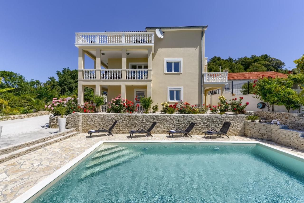 Haus Lilli Mit Pool Daire Ražanac Dış mekan fotoğraf
