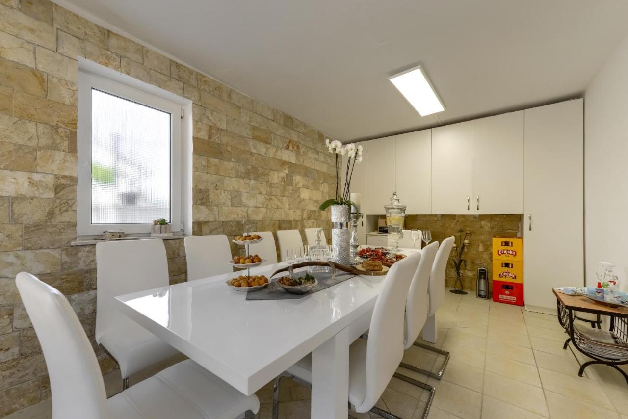 Haus Lilli Mit Pool Daire Ražanac Dış mekan fotoğraf